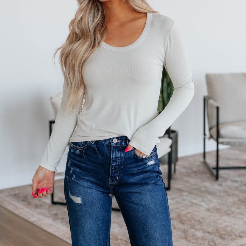 BE COOL Women's Off-White Long Sleeve Top